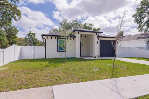 House in Tampa, Florida 3 bedrooms, 149.29 sq.m. № 1540033 - photo 4