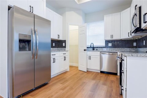 House in Tampa, Florida 3 bedrooms, 149.29 sq.m. № 1540033 - photo 17