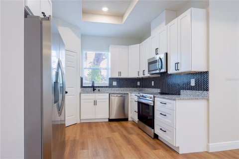 House in Tampa, Florida 3 bedrooms, 149.29 sq.m. № 1540033 - photo 11