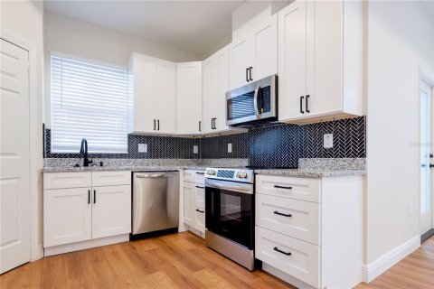House in Tampa, Florida 3 bedrooms, 149.29 sq.m. № 1540033 - photo 15