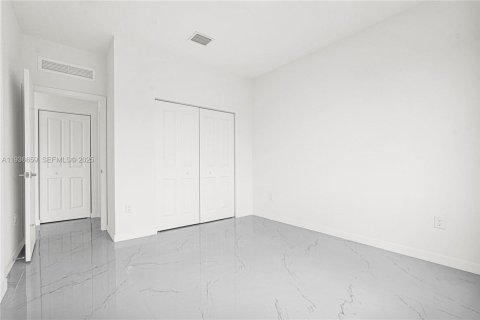 Townhouse in Miami, Florida 5 bedrooms № 1994720 - photo 7