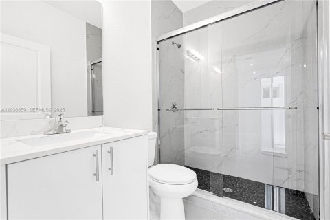 Townhouse in Miami, Florida 5 bedrooms № 1994720 - photo 4