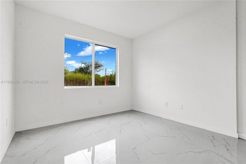 Townhouse in Miami, Florida 5 bedrooms № 1994720 - photo 5