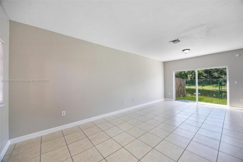 Townhouse in Homestead, Florida 3 bedrooms, 120.31 sq.m. № 1747922 - photo 9