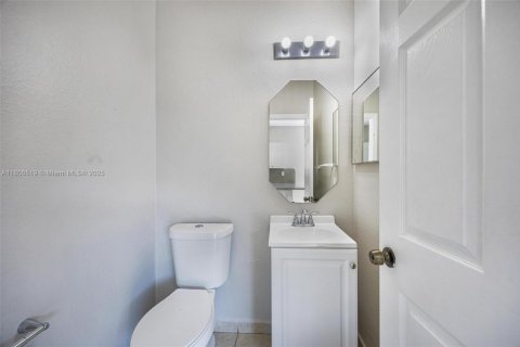 Townhouse in Homestead, Florida 3 bedrooms, 120.31 sq.m. № 1747922 - photo 11
