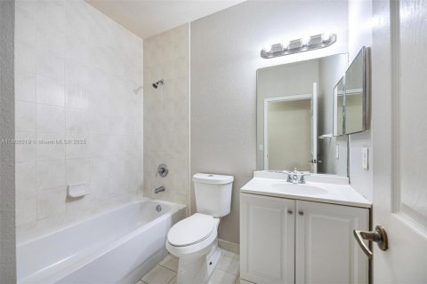 Townhouse in Homestead, Florida 3 bedrooms, 120.31 sq.m. № 1747922 - photo 18