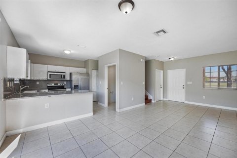 Townhouse in Homestead, Florida 3 bedrooms, 120.31 sq.m. № 1747922 - photo 6