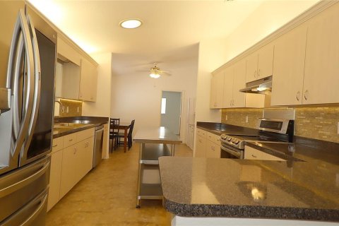 Villa ou maison à vendre à Summerfield, Floride: 2 chambres, 180.42 m2 № 1912595 - photo 6