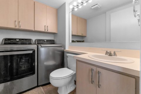 Townhouse in West Palm Beach, Florida 2 bedrooms, 125.42 sq.m. № 2392936 - photo 17