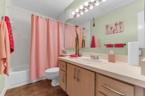 Townhouse in West Palm Beach, Florida 2 bedrooms, 125.42 sq.m. № 2392936 - photo 24
