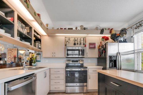 Townhouse in West Palm Beach, Florida 2 bedrooms, 125.42 sq.m. № 2392936 - photo 11