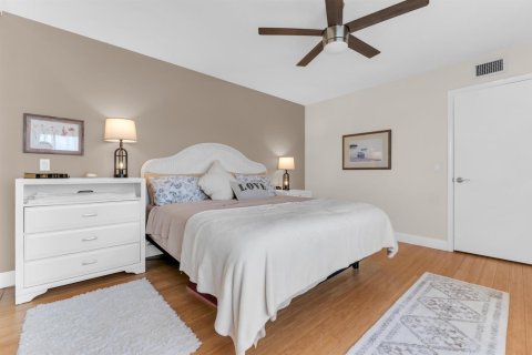 Townhouse in West Palm Beach, Florida 2 bedrooms, 125.42 sq.m. № 2392936 - photo 18