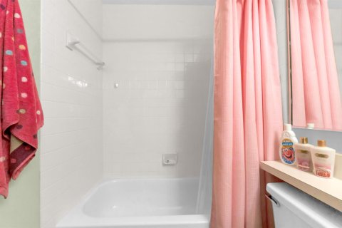 Townhouse in West Palm Beach, Florida 2 bedrooms, 125.42 sq.m. № 2392936 - photo 25