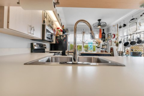 Townhouse in West Palm Beach, Florida 2 bedrooms, 125.42 sq.m. № 2392936 - photo 16