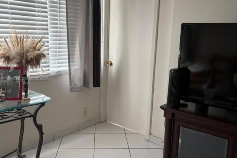 Copropriété à vendre à Hallandale Beach, Floride: 1 chambre, 71.53 m2 № 1888974 - photo 16