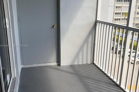 Copropriété à vendre à Hallandale Beach, Floride: 1 chambre, 71.53 m2 № 1888974 - photo 18