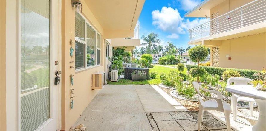 Condo in Pompano Beach, Florida, 1 bedroom  № 1135435