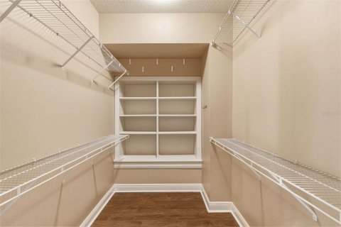 Купить виллу или дом в Норт-Порт, Флорида 9 комнат, 341.88м2, № 2094706 - фото 30