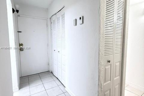 Купить кондоминиум в Майами, Флорида 1 спальня, 56.21м2, № 2054946 - фото 5