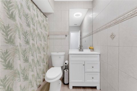 Купить виллу или дом в Норт-Майами-Бич, Флорида 4 спальни, 161.28м2, № 2027316 - фото 16