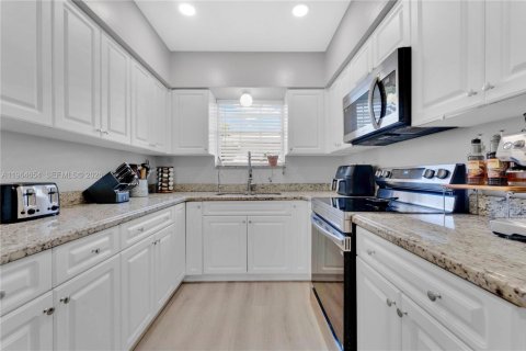 Купить виллу или дом в Норт-Майами-Бич, Флорида 4 спальни, 161.28м2, № 2027316 - фото 8