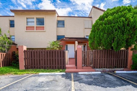 Villa ou maison à louer à Miami, Floride: 3 chambres, 142.7 m2 № 1947860 - photo 3