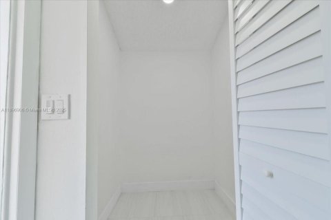 Villa ou maison à louer à Miami, Floride: 3 chambres, 142.7 m2 № 1947860 - photo 10