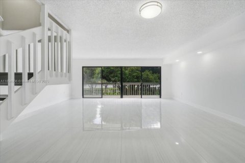 Villa ou maison à louer à Miami, Floride: 3 chambres, 142.7 m2 № 1947860 - photo 7