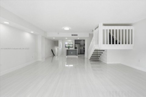 Villa ou maison à louer à Miami, Floride: 3 chambres, 142.7 m2 № 1947860 - photo 8