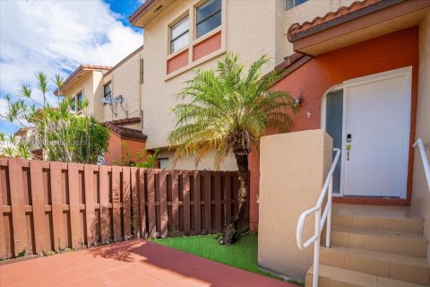Villa ou maison à louer à Miami, Floride: 3 chambres, 142.7 m2 № 1947860 - photo 2