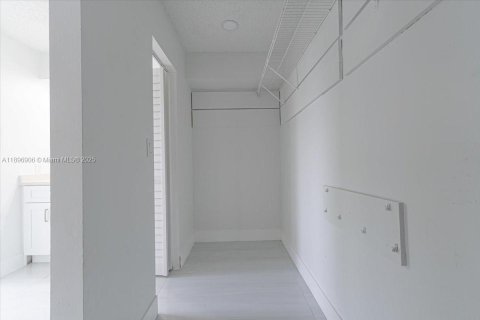 Villa ou maison à louer à Miami, Floride: 3 chambres, 142.7 m2 № 1947860 - photo 9