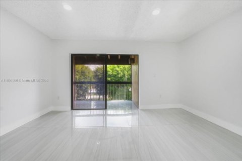 Villa ou maison à louer à Miami, Floride: 3 chambres, 142.7 m2 № 1947860 - photo 15