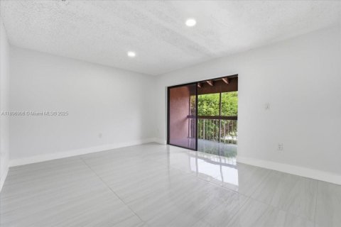 Villa ou maison à louer à Miami, Floride: 3 chambres, 142.7 m2 № 1947860 - photo 16