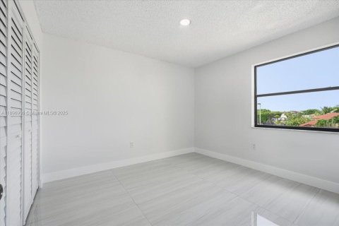 Villa ou maison à louer à Miami, Floride: 3 chambres, 142.7 m2 № 1947860 - photo 12