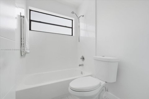 Villa ou maison à louer à Miami, Floride: 3 chambres, 142.7 m2 № 1947860 - photo 20