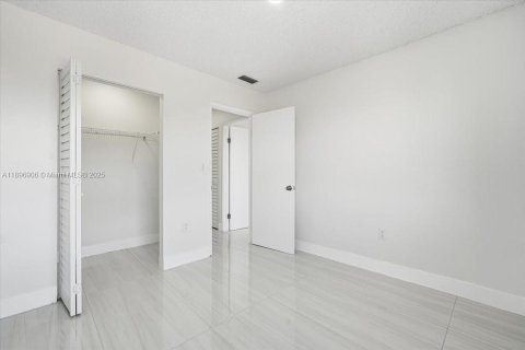 Villa ou maison à louer à Miami, Floride: 3 chambres, 142.7 m2 № 1947860 - photo 11