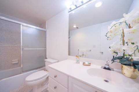 Condo in Sunny Isles Beach, Florida, 1 bedroom  № 1839641 - photo 3