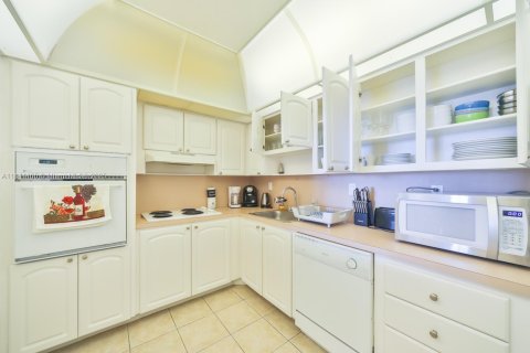 Condo in Sunny Isles Beach, Florida, 1 bedroom  № 1839641 - photo 16