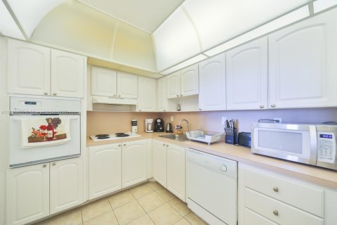 Condo in Sunny Isles Beach, Florida, 1 bedroom  № 1839641 - photo 15