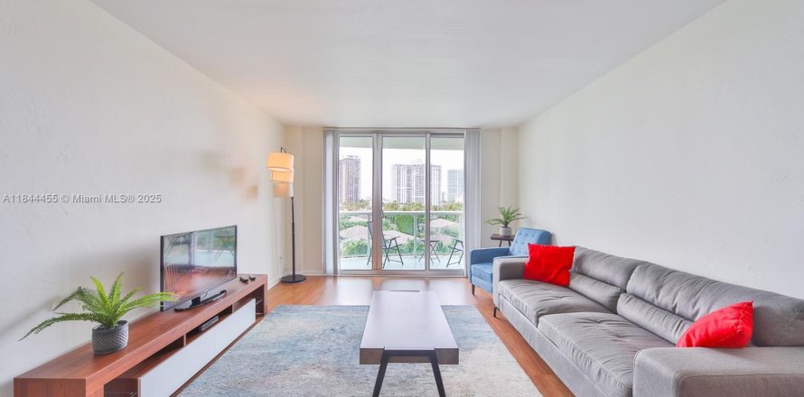 Condo in Sunny Isles Beach, Florida, 1 bedroom № 1839641