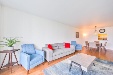 Condo in Sunny Isles Beach, Florida, 1 bedroom  № 1839641 - photo 13