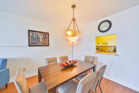 Condo in Sunny Isles Beach, Florida, 1 bedroom  № 1839641 - photo 9