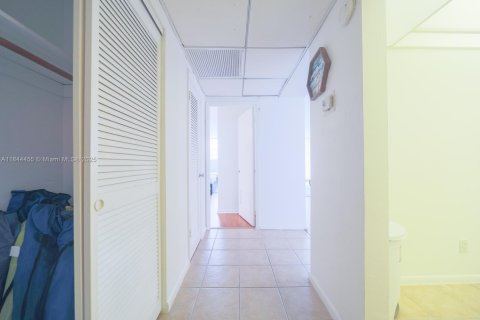 Condo in Sunny Isles Beach, Florida, 1 bedroom  № 1839641 - photo 2