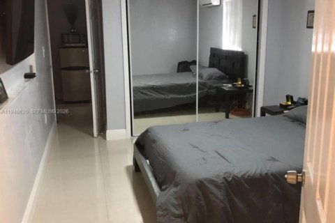 Снять в аренду коммерческую недвижимость в Хайалиа, Флорида 1 спальня, 49.24м2, № 2005306 - фото 4