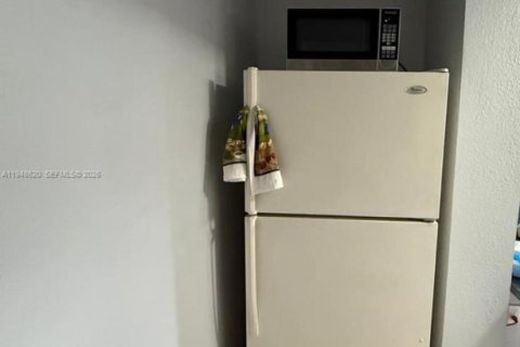 Снять в аренду коммерческую недвижимость в Хайалиа, Флорида 1 спальня, 49.24м2, № 2005306 - фото 6