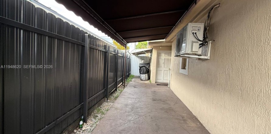 Коммерческая недвижимость в Хайалиа, Флорида 1 спальня, 49.24м2 № 2005306