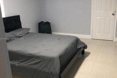 Снять в аренду коммерческую недвижимость в Хайалиа, Флорида 1 спальня, 49.24м2, № 2005306 - фото 3