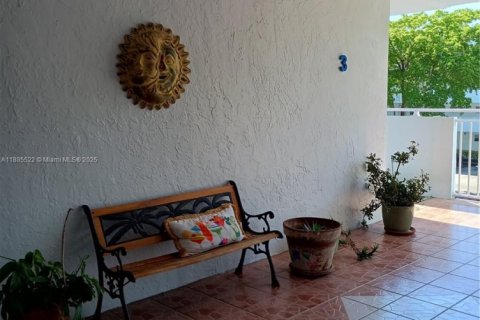 Condominio en venta en North Miami Beach, Florida, 1 dormitorio, 75.44 m2 № 2034251 - foto 18
