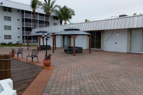 Condominio en venta en North Miami Beach, Florida, 1 dormitorio, 75.44 m2 № 2034251 - foto 5