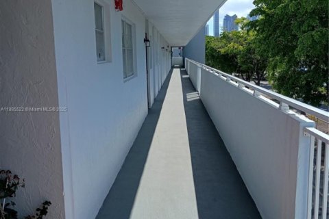 Condominio en venta en North Miami Beach, Florida, 1 dormitorio, 75.44 m2 № 2034251 - foto 14